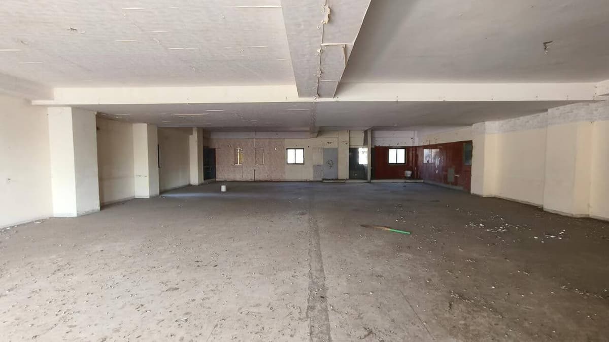 Upper ground showroom for rent - ON VIP Road, Vesu, Surat in Dumas