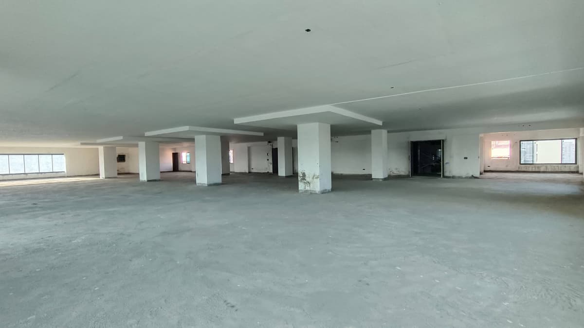 8645 Sq. Ft | Corporate Office Space For Rent - On Vesu, Surat. in Vesu, Surat — photo 1 of 10
