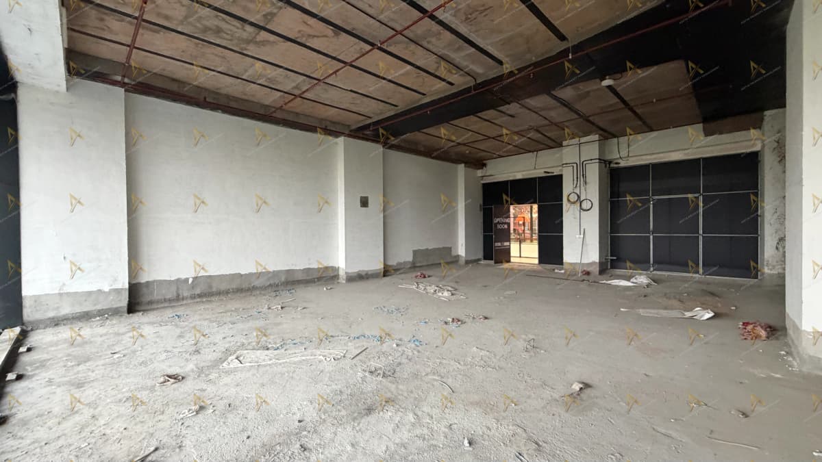 1500 Sq.Ft | Retail Showroom For Rent - Vesu Main Road, Surat. in Vesu, Surat — photo 1 of 5