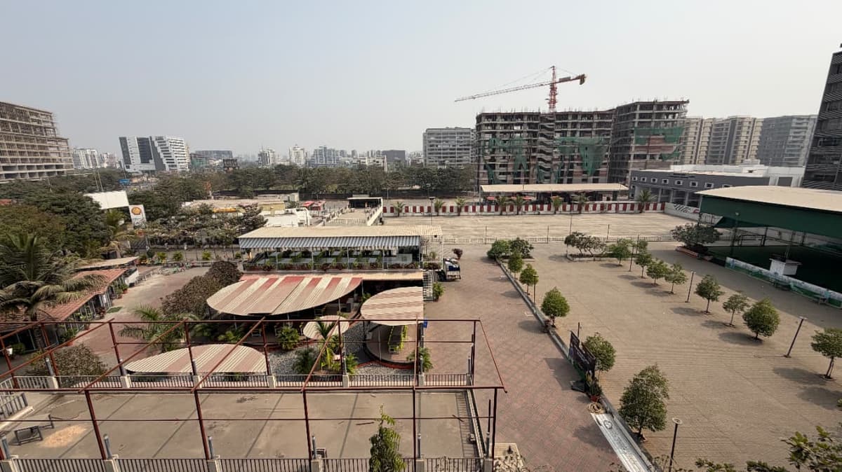 Large Corporate Office for Rent in Vesu Main Road, Surat. in Vesu, Surat — photo 1 of 10