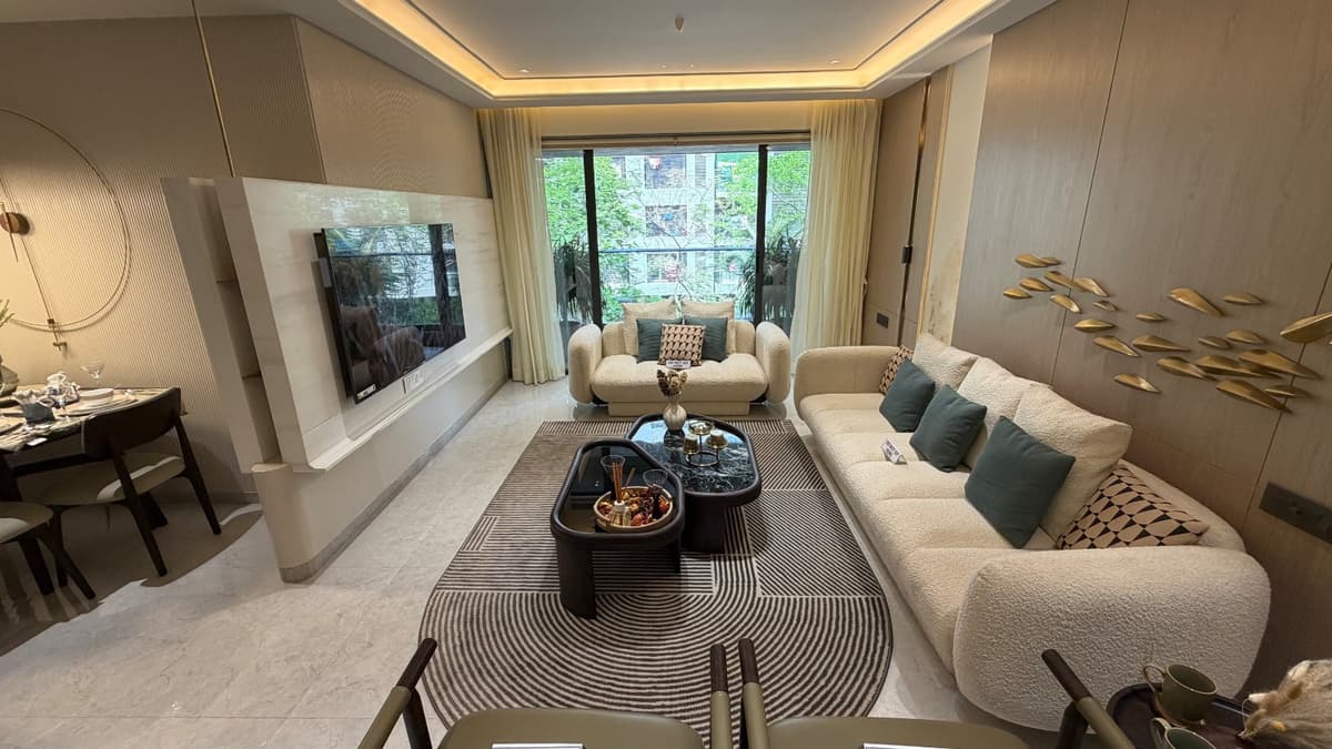 Luxurious 3 BHK Flat For Sale - With Worldclass Amenities Campus - Nr. Utopia Club. in Dumas