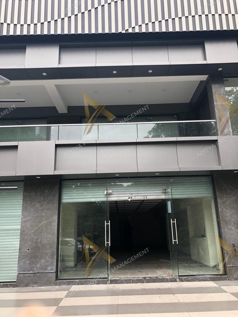 Ground Floor Showroom For Rent in Adajan, Surat | Main Road Commercial Space in Adajan