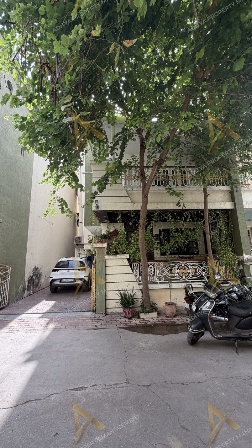 4 BHK Bungalow For Sale In Vesu Main Road, Surat