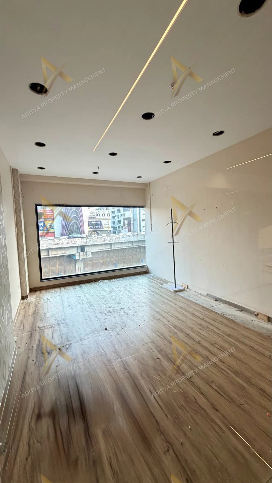 209 Sq.Ft | Retail Space For Rent - Parle point, Surat. in Parle Point, Surat — photo 1 of 4