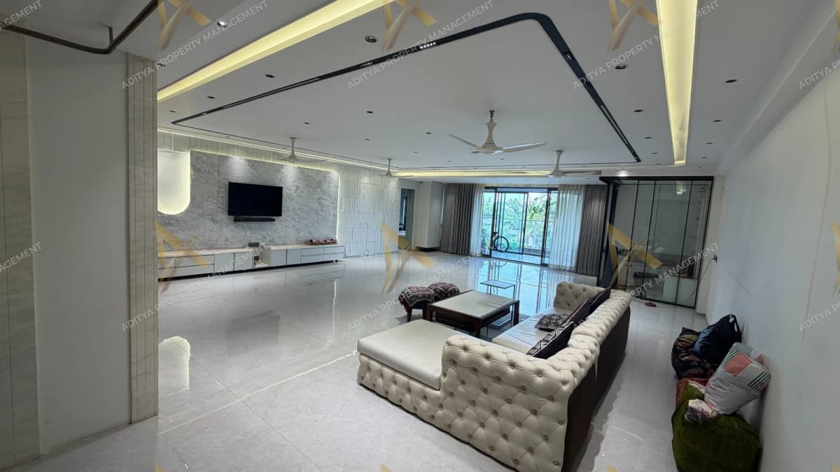 4 BHK Luxurious Flat For Sale - G D Goenka Canal Road, Surat.