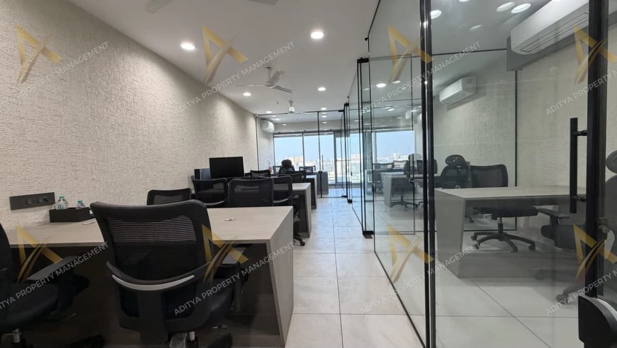 750 Sq.Ft | Corporate Office For Rent - Vesu Main Road, Surat. in Vesu, Surat — photo 1 of 6