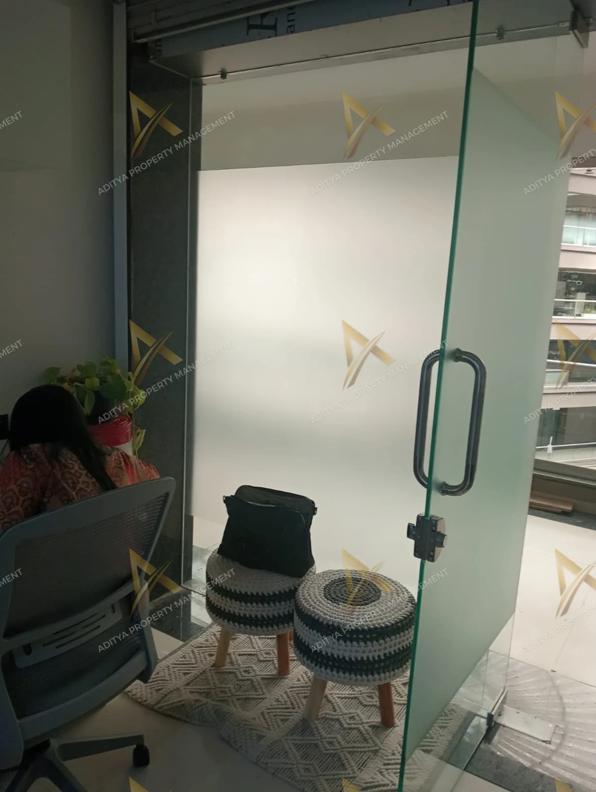Fully Furnished Office For Rent - VIP Road, Vesu, Surat in Vesu, Surat — photo 1 of 5